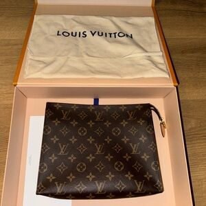 Louis Vuitton Monogram Toiletry Pouch 26 - Box, Dust bag, and organizer included